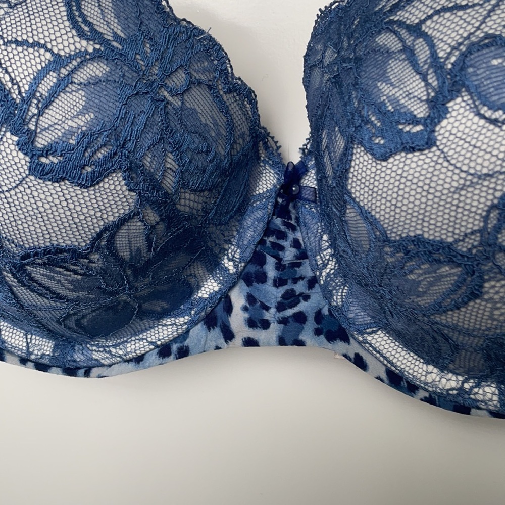 Victoria’s Secret push-up balconet blue 34D - Picture 2 of 9